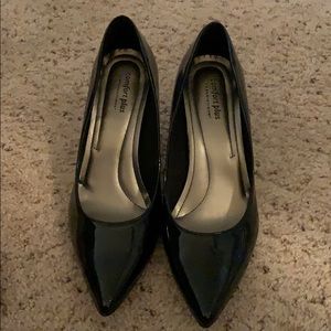 NWOT size 9 black comfort plus kitten heals
